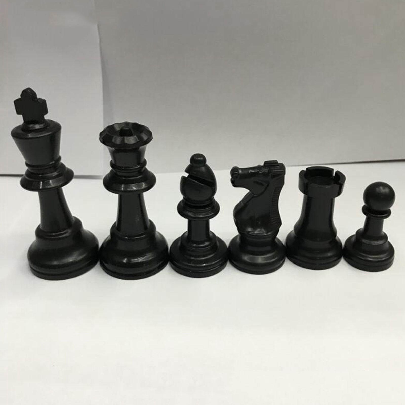 Standard Plastic Chess Pieces Set Plastic Portable Chess Game 95mm King