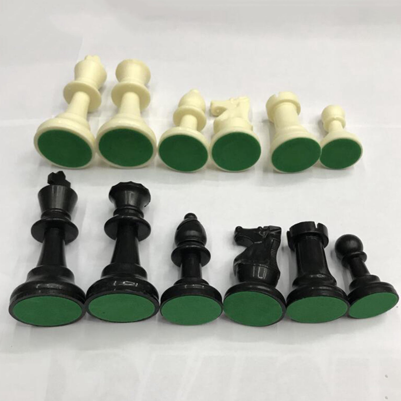 Standard Plastic Chess Pieces Set Plastic Portable Chess Game 95mm King